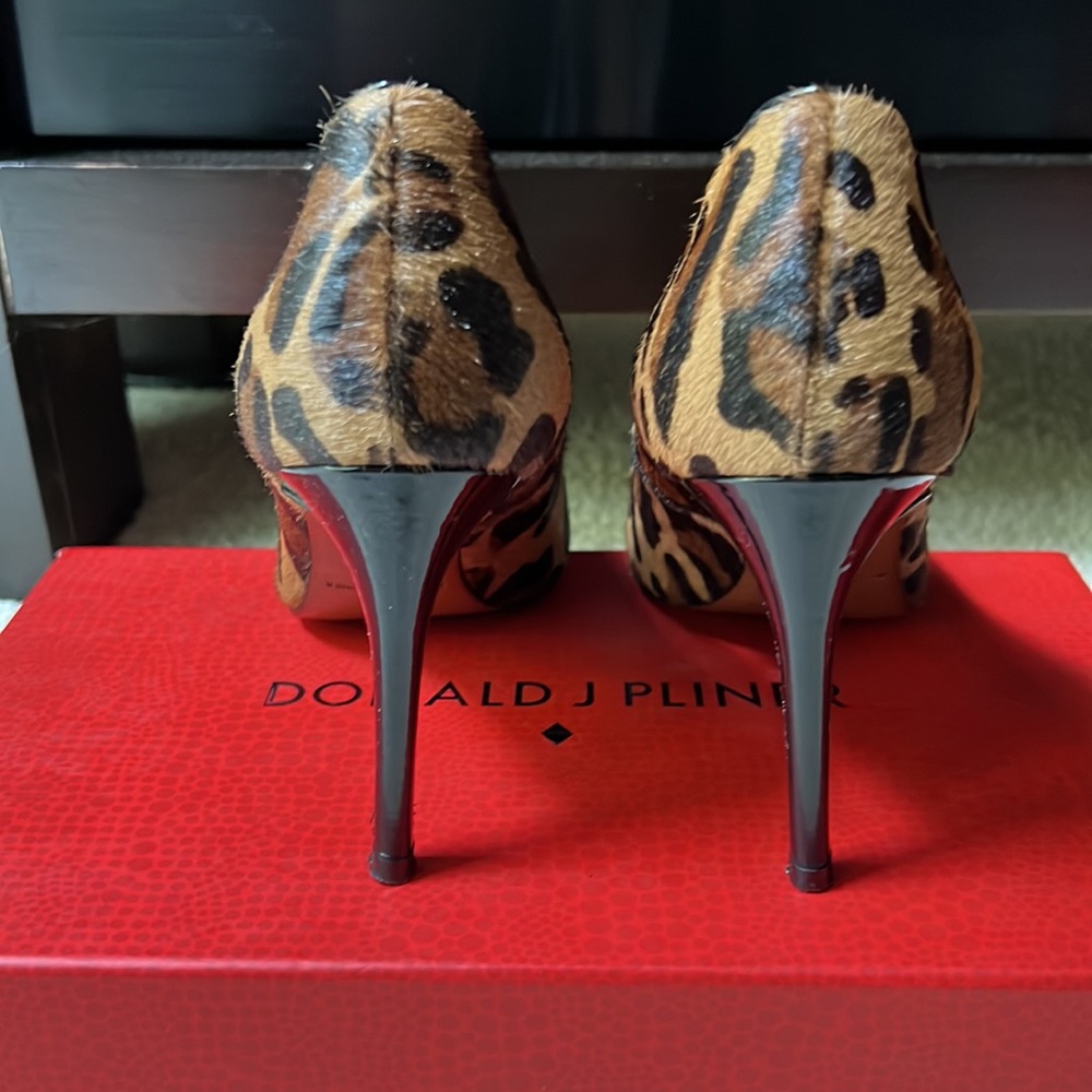 Donald J Pliner Phillip-A9 Leopard Print Calf-hair Pump - Picture 3 of 5